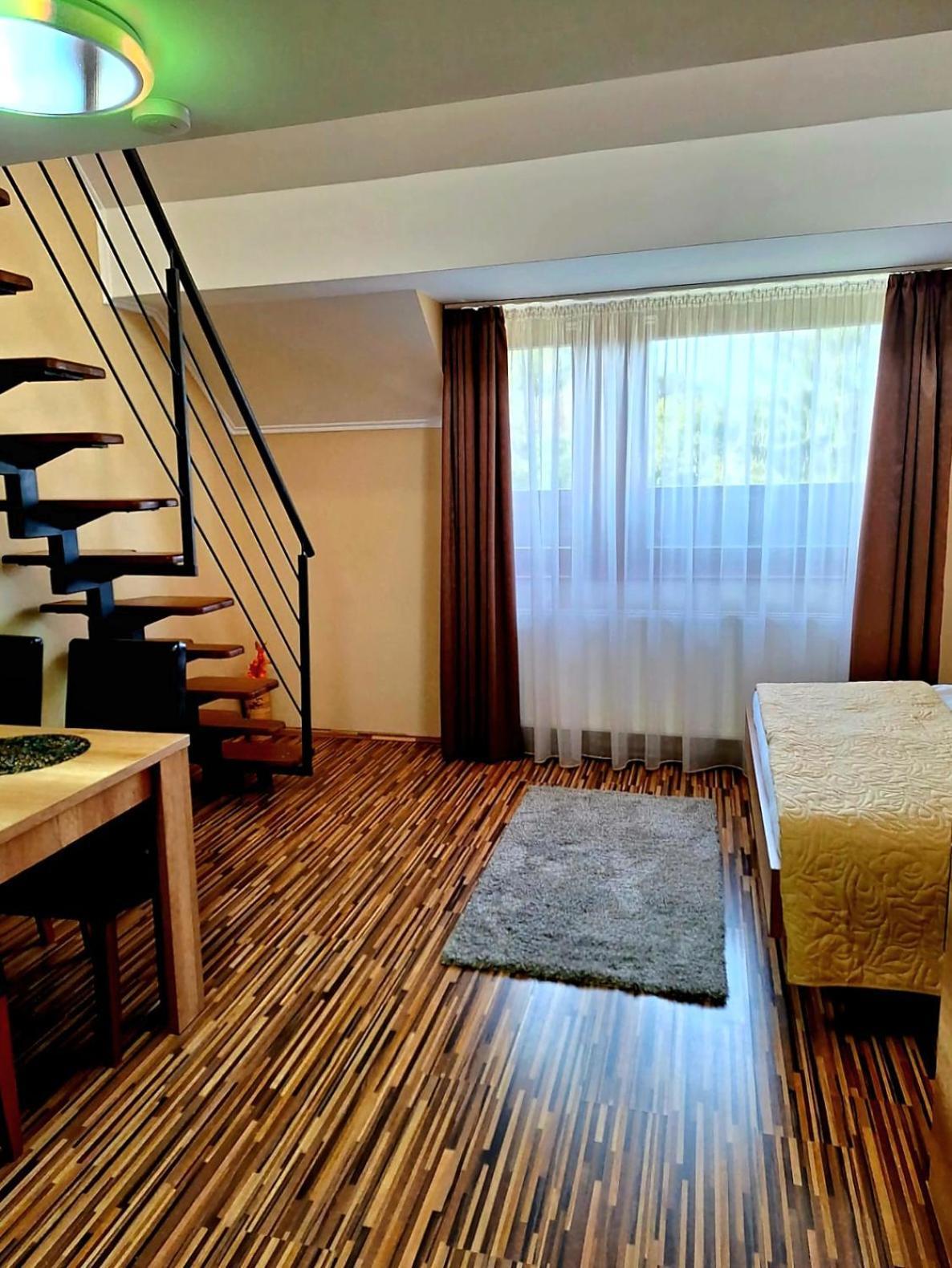 Angyal Apartman Gyula Exteriör bild